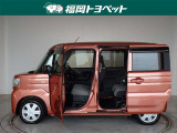 スライドドアは両側手動式です。