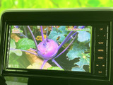 停車中にテレビや映像を楽しめる機能が搭載されています。待ち時間も有効活用でき、快適なドライブのお供になります。