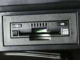 高速道路を賢く使うETC2.0装備です。高速道路とクルマが情報を連携して渋滞の迂回ルートや災害時の適切な誘導をしてくれたりします。