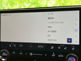 洗練されたデザインのナビゲーションシステム。直感的な操作で、スムーズな目的地設定をサポートします。快適なドライブをさらに楽しめます。