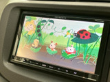 停車中にテレビや映像を楽しめる機能が備わっています。休憩時間や待ち時間に、リラックスした時間を過ごせます。