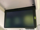 【フリップダウンモニター】大画面モニターで後席でもエンタメをお楽しみいただけます。小さなお子様にも大人気の装備です♪