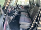 3列目シートも十分なスペースを確保。多人数乗車時でも快適です。レジャーや送迎など、様々なシーンで活躍します。