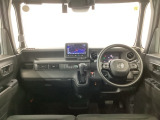 【前方視界】開放的な前方視界!運転がしやすく疲れにくいです♪窓が大きく、見通しがとっても良いおクルマですよ♪