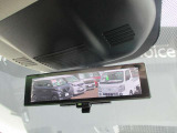 スマートルーミラー装備車両後方のカメラ映像をミラ-面に映し出すので、車内の状況や、天候などに影響されにくく、よりクリアな後方視界が得られます。