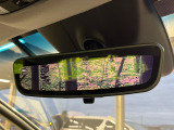 【アドバンスドルームミラー】後席の大きな荷物や同乗者で後方が確認しづらい時でも安心!カメラが撮影した車両後方の映像をルームミラー内に表示。クリアな視界で状況の確認が可能です!