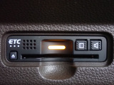 ■【ETC車載器】が装備されています。セットアップをしてお渡しとなり、ETCカードを差し込むだけで高速道路の利用が可能です。