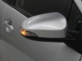 サイドターンランプ付きドアミラー。車両のドレスアップと右左折時の被視認性を兼ね備えたお洒落なミラーです。