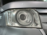 LEDヘッドライトは、点灯の瞬間から最大光量を発揮し、突然暗くなるトンネルなどでの安定感を高めます。