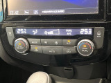 【左右独立型フルオートエアコン】運転席と助手席でそれぞれお好みの温度に設定可能。同乗者にも配慮した、快適な空調をお届け致します。