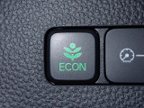 エンジン、エアコンなどを制御し低燃費な『ECONモード』に、また走りを楽しみたいとき、空調など快適性を重視したいときにはスイッチOFFで通常モードに切り替えができます!