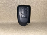 【スマートキー】キーを取り出さずにドアを施錠&解錠。クルマの始動も可能です。
