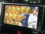 停車中には、地上波デジタル放送を楽しめます。ニュースや番組で、待ち時間を有効活用できます。ドライブ前の時間つぶしにも最適です。