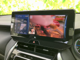 停車中に楽しめるTV機能。休憩時間や待ち時間に、エンターテイメントを満喫できます。移動中の楽しさをさらに広げます。