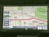 見やすい地図表示で、初めての道でも安心。渋滞情報などもリアルタイムで確認でき、スムーズな移動をサポートします。運転に集中できます。