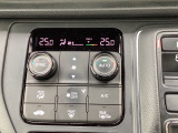 エアコンはオートエアコンでお好みの温度調整が出来、オールシーズン快適にドライブできます!