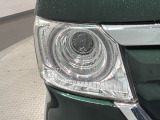 LEDヘッドライトは、点灯の瞬間から最大光量を発揮し、突然暗くなるトンネルなどでの安定感を高めます。