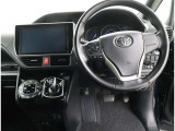 見通しのよいすっきりとした視界で、誰でも運転しやすいです。運転のしやすさは疲れにくさにも繋がりますよ♪