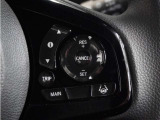 ◆アダプティブクルーズコントロール◆予め設定した車速内でクルマが自動的に加減速。前走車との適切な車間距離を維持しながら追従走行します。【LKAS】車線維持支援システムでステアリング操作を支援。