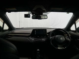 見通しのよいすっきりとした視界で、誰でも運転しやすいです。運転のしやすさは疲れにくさにも繋がりますよ♪