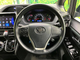 【純正革巻きステアリング】上質な革を使用することで、手にしっかり馴染みとても運転しやすいハンドルです♪