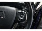 Hondaセンシングの機能のひとつ、アダプティブクルーズコントロール付!アクセルから足を離しても設定したスピードと前車との車間を保ち走行してくれます!車線維持もアシスト☆高速道路で疲労軽減ですね☆