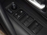 電動格納式ドアミラー・パワーウインドウを装備しています。