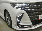 LEDヘッドライトです。デザイン性がよくとても明るいので、夜間の走行や悪天候でも安心です。しかも長寿命!