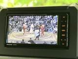見やすい地図表示で、運転中のナビゲーションをサポート。詳細な地図情報により、初めての場所でも安心して走行できます。渋滞情報も確認でき、最適なルートを選択できます。