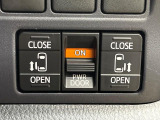 【両側パワースライドドア】スマートキーや運転席のスイッチで後席両側スライドドアの開閉が可能♪電動だから力を入れてドアを開ける必要が無く、小さなお子様でも簡単に開け閉めでき快適です♪