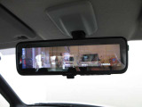スマートルームミラー付きで後部座席に乗車してても後方がしっかり見れます