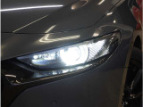 【LEDヘッドライト】省電力で長寿命の明るく運転しやすいLEDヘッドランプです。明るく照らすので暗い夜道からお客様を守ってくれます。お近くの広島マツダまでお越しください。