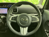 握りやすい形状で、運転操作を快適にします。ステアリング操作がしやすく、運転の楽しさを向上させます。