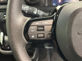 ステアリングにオーディオ操作スイッチが付いています。オーディオ画面に直接タッチしなくても操作が出来ますので、運転に集中できます。