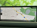 見やすい地図表示で、目的地までのルートをスムーズに検索。スムーズな運転をサポートし、初めての場所でも安心です。