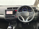 ドライバーの操作性・視認性に配慮した運転席。
