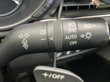 操作しやすいウインカーレバーで、スムーズな車線変更をサポート。安全運転に貢献する機能です。