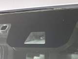 【ホンダセンシング】走行中に前方の車両等を認識し、衝突しそうな時は警報とブレーキで衝突回避と被害軽減をアシスト。より安全にドライブをお楽しみいただけます。