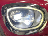 ●LEDヘッドライト:夜間走行時も良好な視界を確保し安心して運転できる高輝度LEDヘッドライトを装備!点灯速度が早く、消費電力も抑えられています。