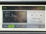 ラジオの受信感度が良く、クリアなサウンドを楽しめます。お好みの音楽をドライブ中に満喫できる便利な機能が搭載されています。
