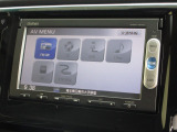 ナビゲーションは純正メモリーナビ(VXM-155C)を装着しております。AM、FM、CD、Bluetoothがご使用いただけます。初めて訪れた場所でも安心ですね!