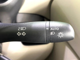 【オートライト】周りの明るさに応じて自動でヘッドライトの点灯・消灯ができる機能です!ライトの付け忘れ・消し忘れなどが無くなり、雨の日や夕方の走行も安心!トンネル通過時も便利ですね♪