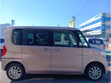 車両入庫時には外装磨きと内装クリーニングを実施しております。納車前にも実施いたしますので、綺麗に快適にお乗りいただけます。