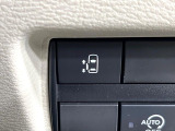 【パワースライドドア】スマートキーや運転席のスイッチでスライドドアの開閉が可能♪電動だから力を入れてドアを開ける必要が無く、小さいお子様でも、重い荷物を持っている時もラクに開け閉めできます♪