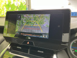 車両周辺の状況をわかりやすく表示。狭い道や駐車時にも安心のサポート機能が備わっています。