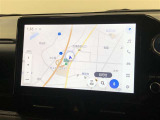 【10.5インチディスプレイオーディオ】各種オーディオ機能とスマホ連携機能を搭載。コネクティッドナビ対応。車載ナビ機能も搭載。機能の詳細につきましては、展示店舗までお尋ねください。