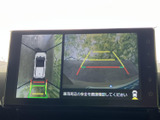 後方確認をサポートするバックモニターです。ガイドライン表示で、狭い場所での駐車や車庫入れも安心。安全な運転をサポートする頼もしい機能です。