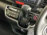 発進時から滑らかに加速する無段階変速のCVTはストップ&ゴーの多い街の中も快適です