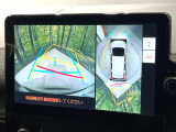 【パノラミックビューモニター】専用のカメラにより、上から見下ろしたような視点で360度クルマの周囲を確認することができます☆死角部分も確認しやすく、狭い場所での切り返しや駐車もスムーズに行えます。