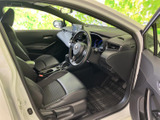 運転席からの視界は広く、運転操作もスムーズに行えます。シートの座り心地も良く、長距離運転でも疲れにくいでしょう。快適な空間です。
